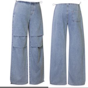 Low rise , relaxed fit silhouette , adjustable waist drawstring, side pockets